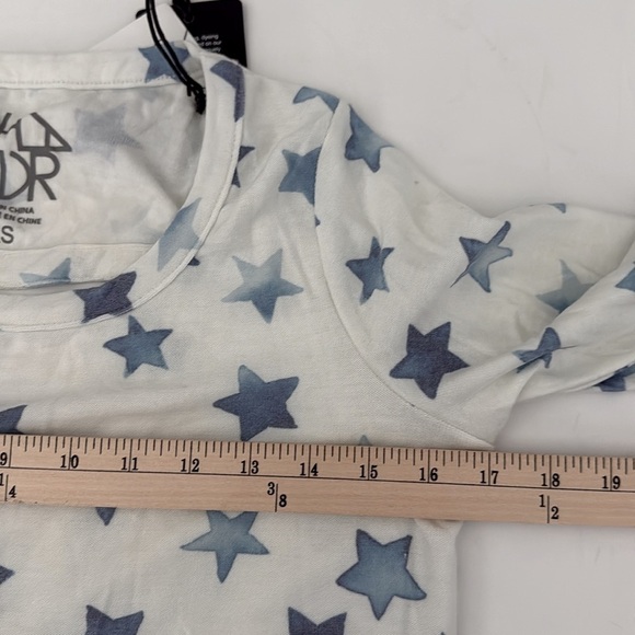 NWT Chaser | Long sleeve star cutout shirt | XS - Picture 6 of 7